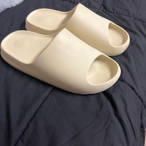 Yeezy slide size 12 (Bone)